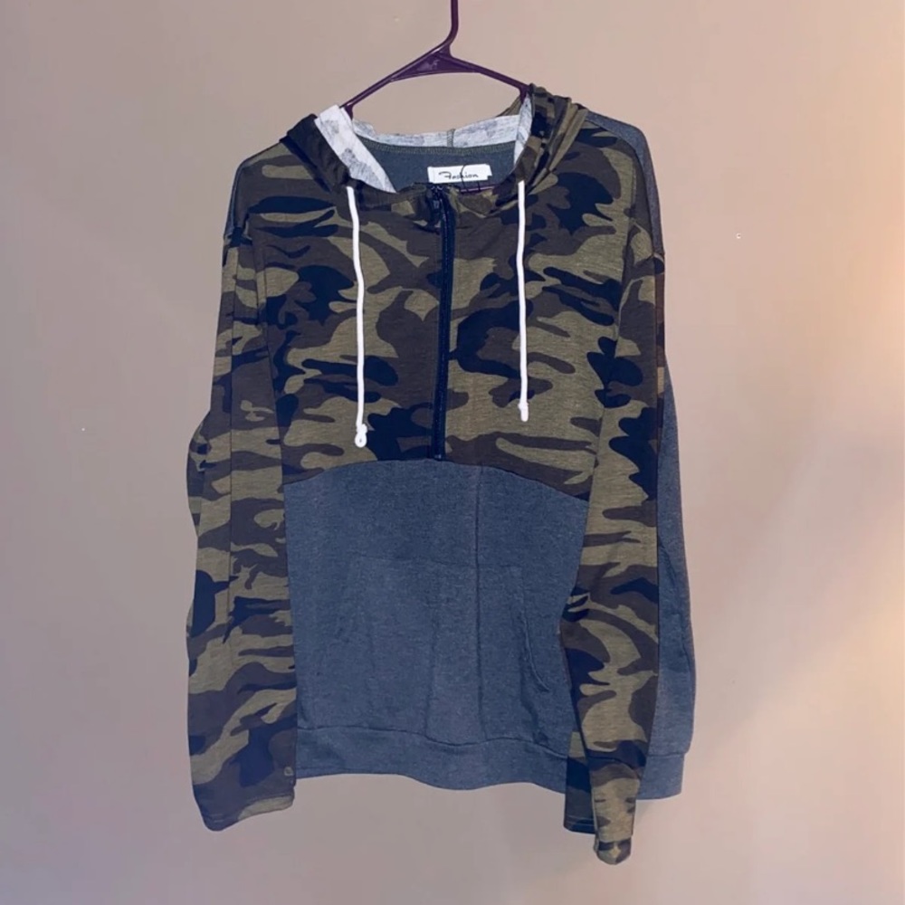 Pull over hoodie half sip grey and Camo